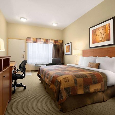 Ramada By Wyndham Drayton Valley Extérieur photo