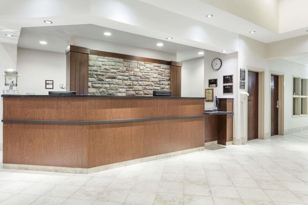 Ramada By Wyndham Drayton Valley Extérieur photo