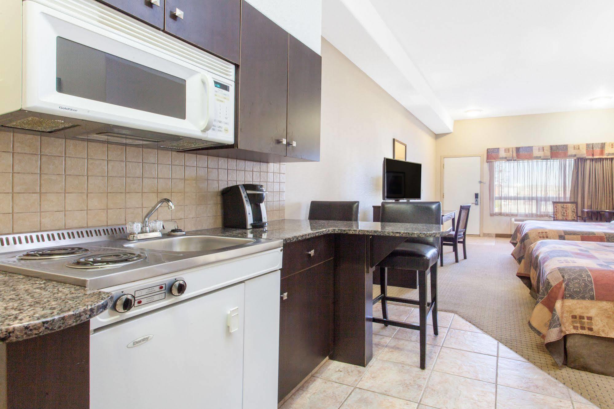 Ramada By Wyndham Drayton Valley Extérieur photo