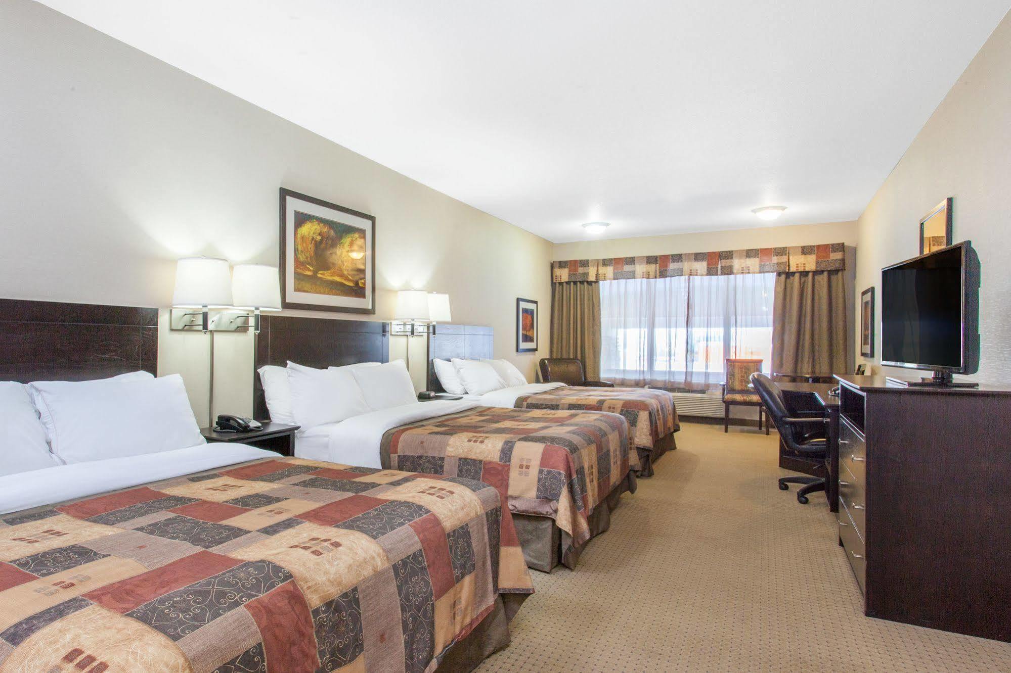 Ramada By Wyndham Drayton Valley Extérieur photo